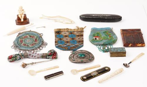 Collectables, comprising; a Victorian tortoiseshell visiting card case (19)