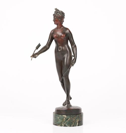 A FRENCH BRONZE SCULPTURE OF DIANA THE HUNTRESS