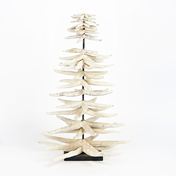 A graduated starfish Christmas tree sculpture (4)