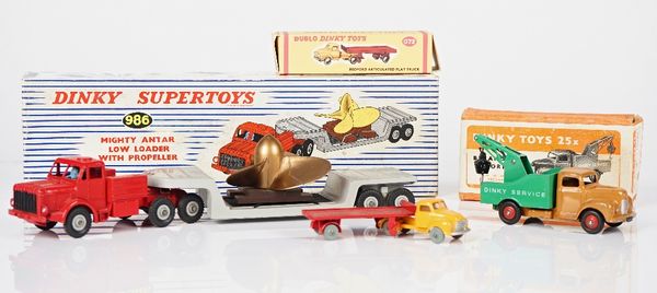 Dinky Supertoys 986 'Mighty Antar Low Loader With Propeller', boxed, a Dinky toys 25x breakdown lorry, boxed, and a Dinky 072 'Bedford Articulated...