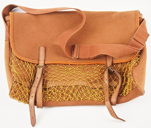 Shooting interest; a Brady leather and canvas shoulder bag (5)