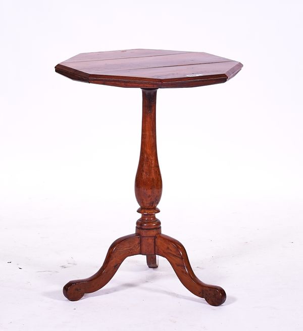 AN EARLY 19TH CENTURY SOLID YEW OCTAGONAL TRIPOD OCCASIONAL TABLE