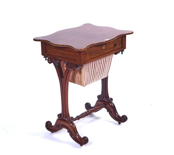 AN EARLY VICTORIAN MAHOGANY WORK TABLE