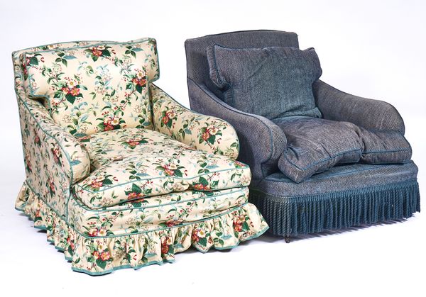 A PAIR OF EARLY 20TH CENTURY EASY ARMCHAIRS