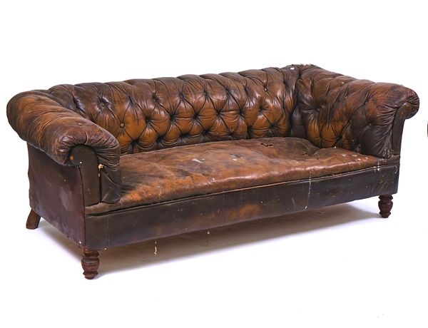 AN EARLY 20TH CENTURY BROWN LEATHER UPHOLSERED CHESTERFIELD SOFA