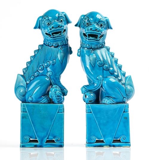 A PAIR OF CHINESE TURQUOISE GLAZED FIGURES OF BUDDHIST LIONS
