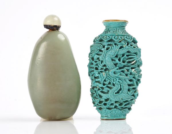 TWO CHINESE SNUFF BOTTLES
