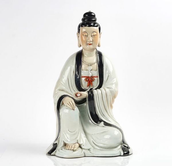 A LARGE CHINESE PORCELAIN FIGURE OF GUANYIN