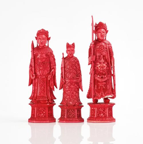 THREE CHINESE RED STAINED IVORY CARVED CHESS PIECES