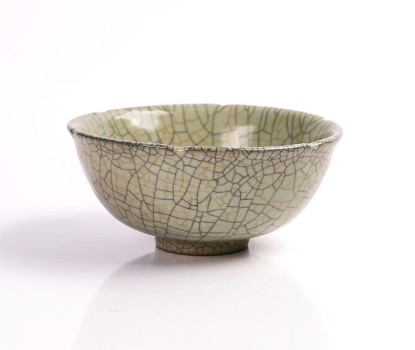 A CHINESE CRACKLE GLAZED BOWL