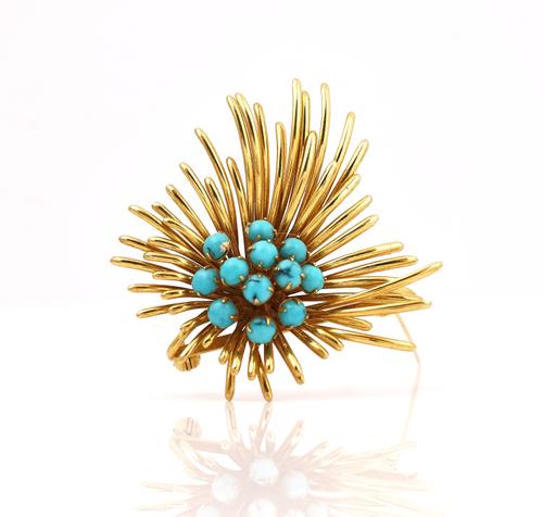 A GOLD AND TURQUOISE BROOCH