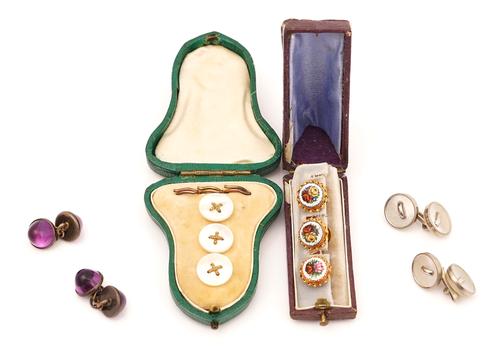 A SET OF THREE GOLD AND MOSAIC DRESS STUDS AND THREE FURTHER ITEMS (4)