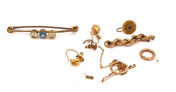 A CHRYSOBERYL AND PALE BLUE GEM SET BAR BROOCH AND A FEW FURTHER ITEMS