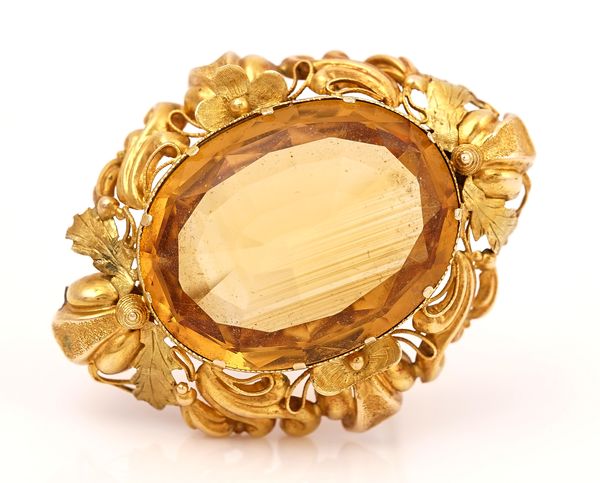A VICTORIAN TWO COLOUR GOLD AND CITRINE SINGLE STONE BROOCH