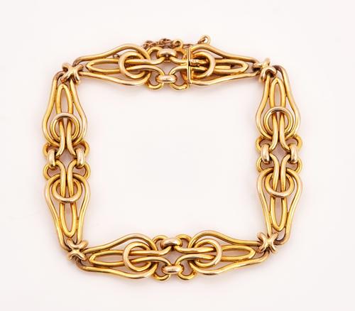 A GOLD BRACELET