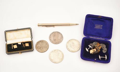 A PAIR OF 9CT GOLD MOUNTED TIGER'S EYE CUFFLINKS AND EIGHT FURTHER ITEMS (9)