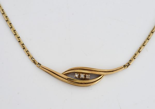 A 9CT GOLD AND DIAMOND NECKLACE