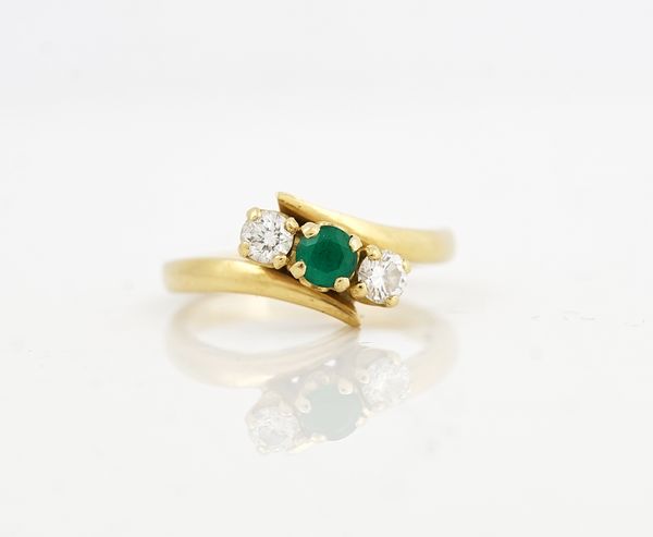 AN 18CT GOLD, EMERALD AND DIAMOND THREE STONE RING