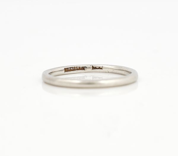 A PLATINUM PLAIN WEDDING RING