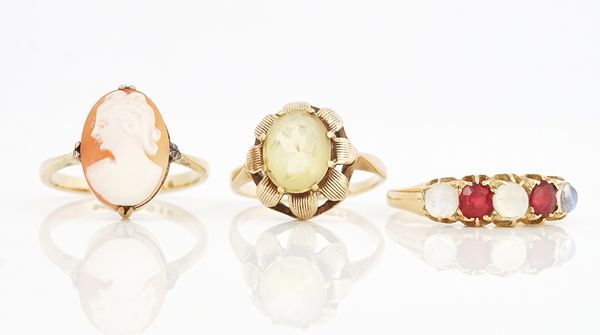 AN 18CT GOLD MOONSTONE AND RED GEM SET RING AND TWO FURTHER RINGS (3)