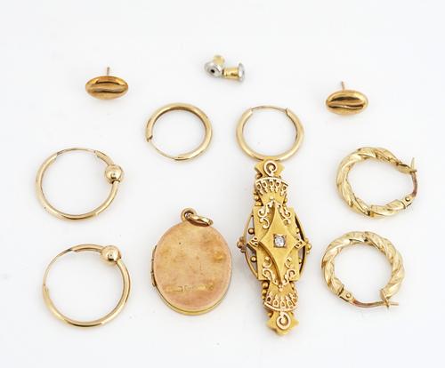 A 15CT GOLD AND DIAMOND BROOCH AND FIVE FURTHER ITEMS OF JEWELLERY (6)
