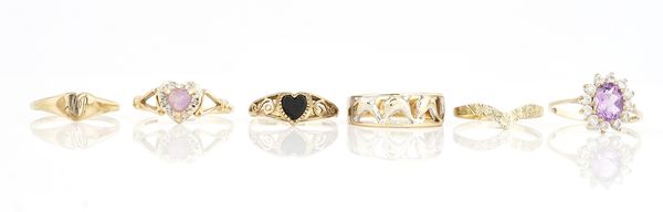 SIX 9CT GOLD RINGS (6)