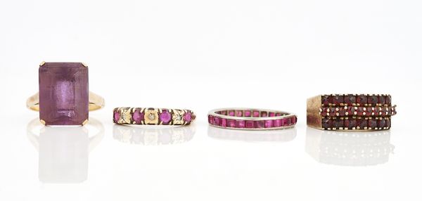 FOUR GEM SET RINGS (4)