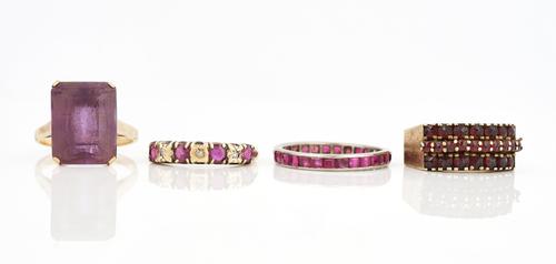 FOUR GEM SET RINGS (4)