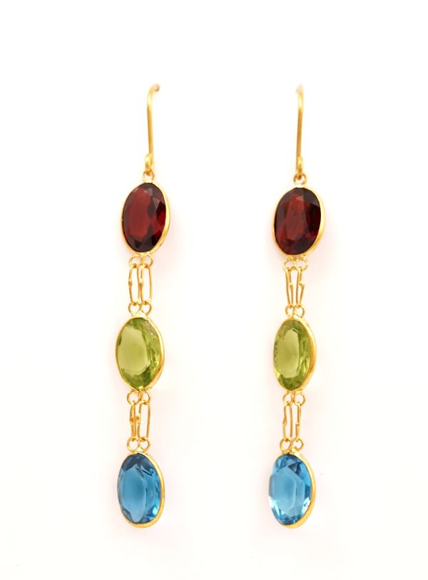 A PAIR OF GOLD AND GEMSTONE THREE STONE PENDANT EARRINGS