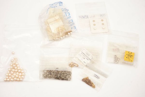 A QUANTITY OF JEWELLER'S FITTINGS (QTY)