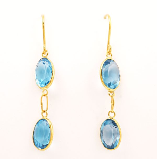 A PAIR OF GOLD AND BLUE TOPAZ PENDANT EARRINGS
