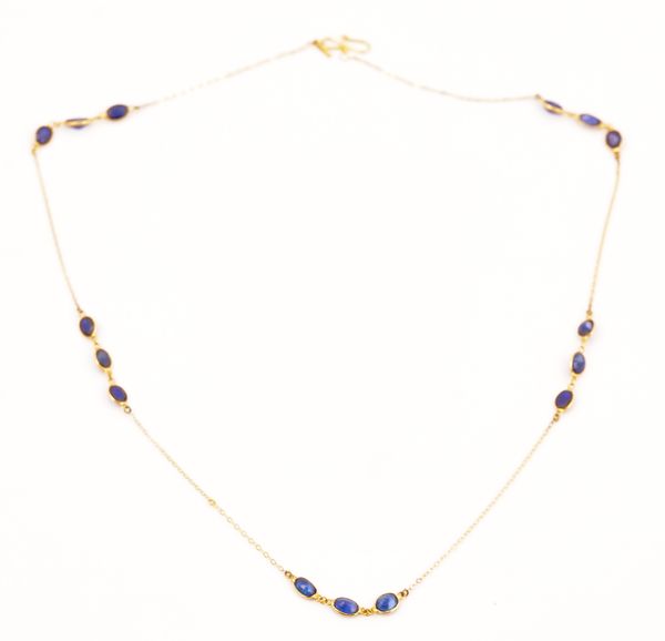 A GOLD AND SAPPHIRE NECKLACE