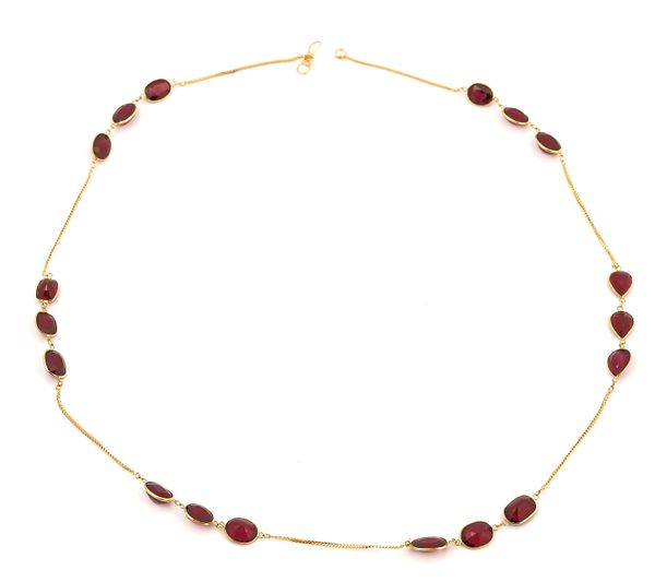 A GOLD AND GARNET NECKLACE