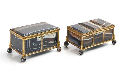A VICTORIAN ROYAL PRESENTATION FRENCH ORMOLU MOUNTED AGATE CASKET AND ANOTHER SIMILAR