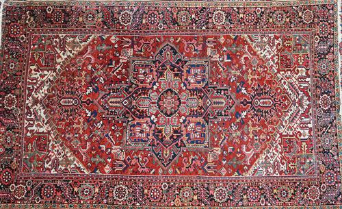 AN HERIZ CARPET