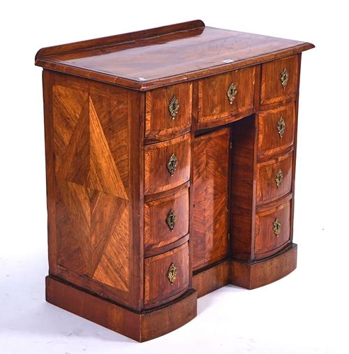 AN EARLY 18TH CENTURY WALNUT KNEEHOLE WRITING DESK