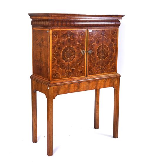 AN EARLY 18TH CENTURY OYSTER VENEERED TWO DOOR CABINET