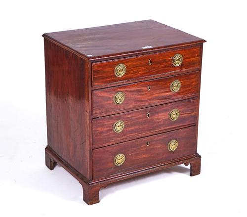 A SMALL EARLY 19TH CENTURY MAHOGANY CHEST