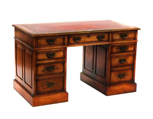 A 20TH CENTURY OAK PEDESTAL DESK