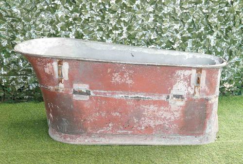 AN EARLY 20TH CENTURY PAINTED METAL BATHTUB
