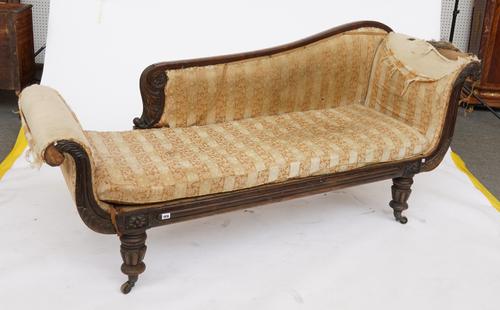 AN EARLY VICTORIAN MAHOGANY CHAISE LOUNGE