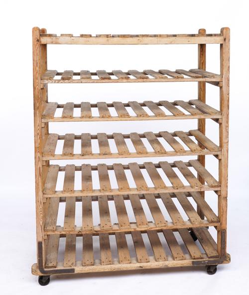 AN EARLY 20TH CENTURY PINE SEVEN TIER BAKERS COOLING RACK