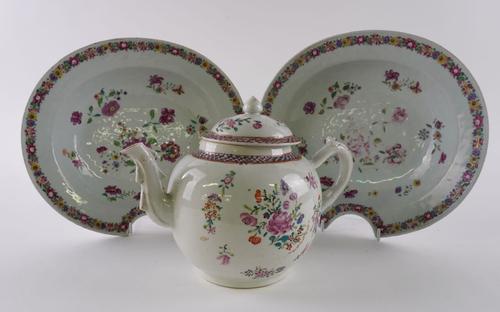 A PAIR OF CHINESE EXPORT FAMILLE- ROSE BARBER'S BOWLS AND A PUNCH POT AND COVER