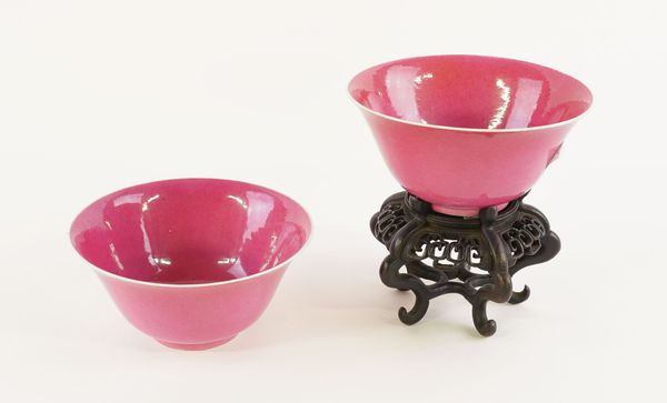 A PAIR OF CHINESE PORCELAIN PINK-GROUND BOWLS