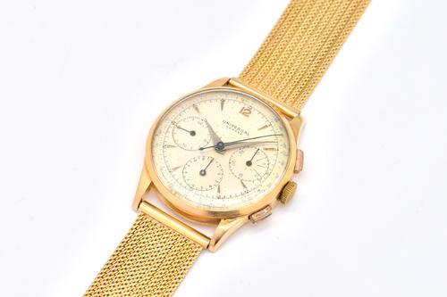 A GOLD UNIVERSAL GENEVE CHRONOGRAPH WRISTWATCH