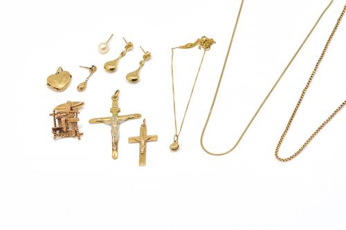 A GROUP OF MOSTLY 9CT GOLD JEWELLERY (11)