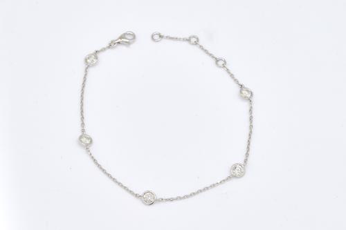 AN 18CT WHITE GOLD AND DIAMOND BRACELET