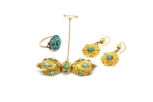A GOLD AND TURQUOISE BROOCH AND TWO FURTHER ITEMS (3)