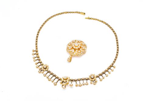 A GOLD, DIAMOND AND SEED PEARL NECKLACE AND BROOCH (2)