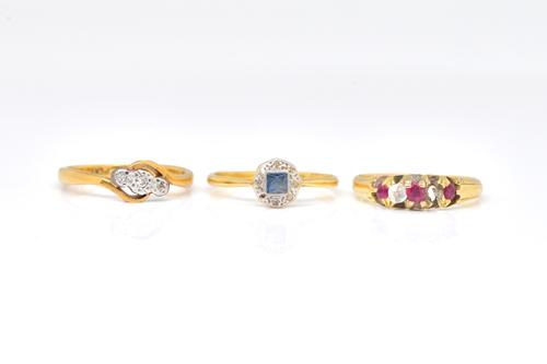 THREE GOLD AND GEM SET RINGS (3)